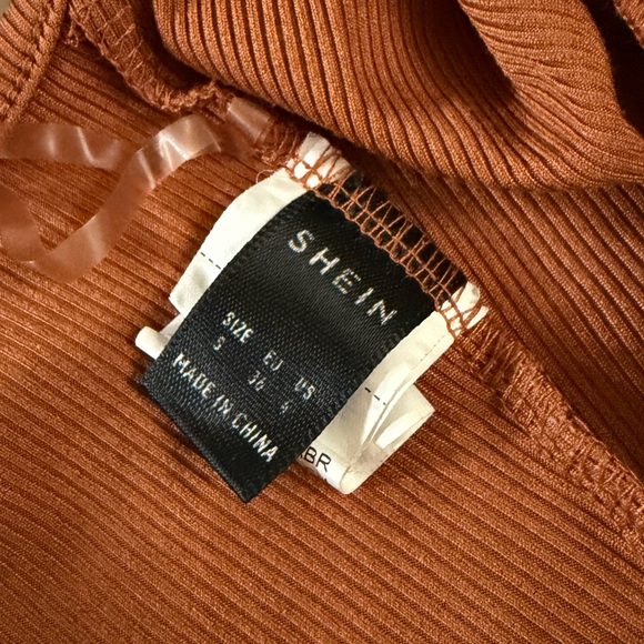 SHEIN Rust Ribbed Halter Top - Picture 4 of 5